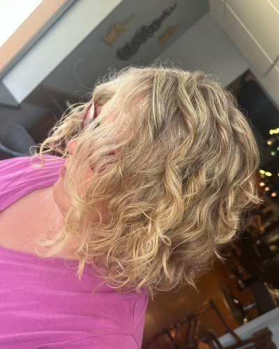 Carousel post from hairbyjessenia.