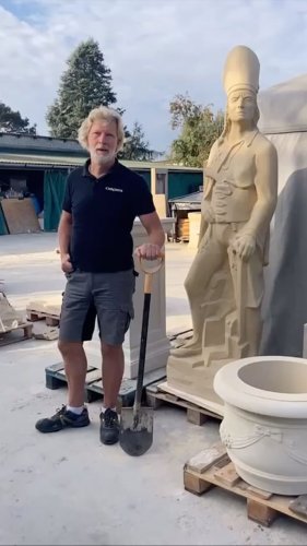 Video post from chronos_collection.
