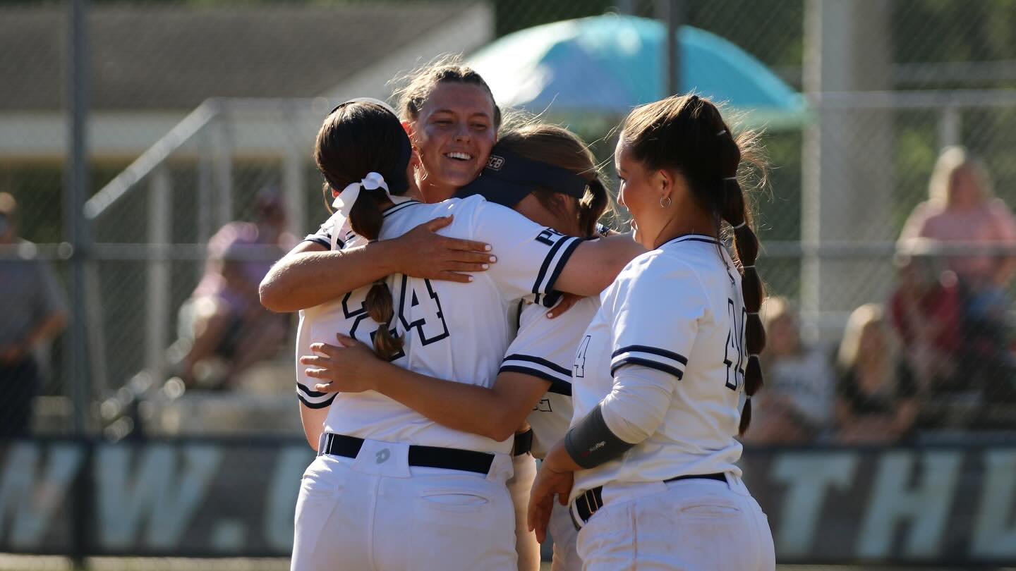 Carousel post from uscbsandsharks.