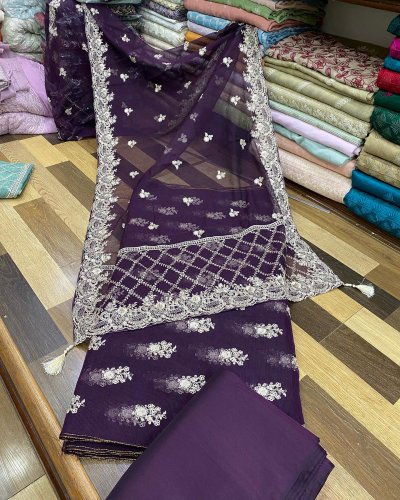 Carousel post from akbar_fabrics_.