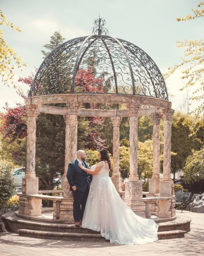 Carousel post from thecurvybridenj.