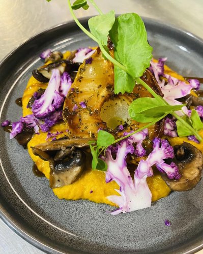 Carousel post from miditreizepontarlier.