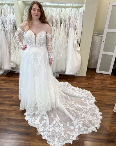 Carousel post from thecurvybridenj.