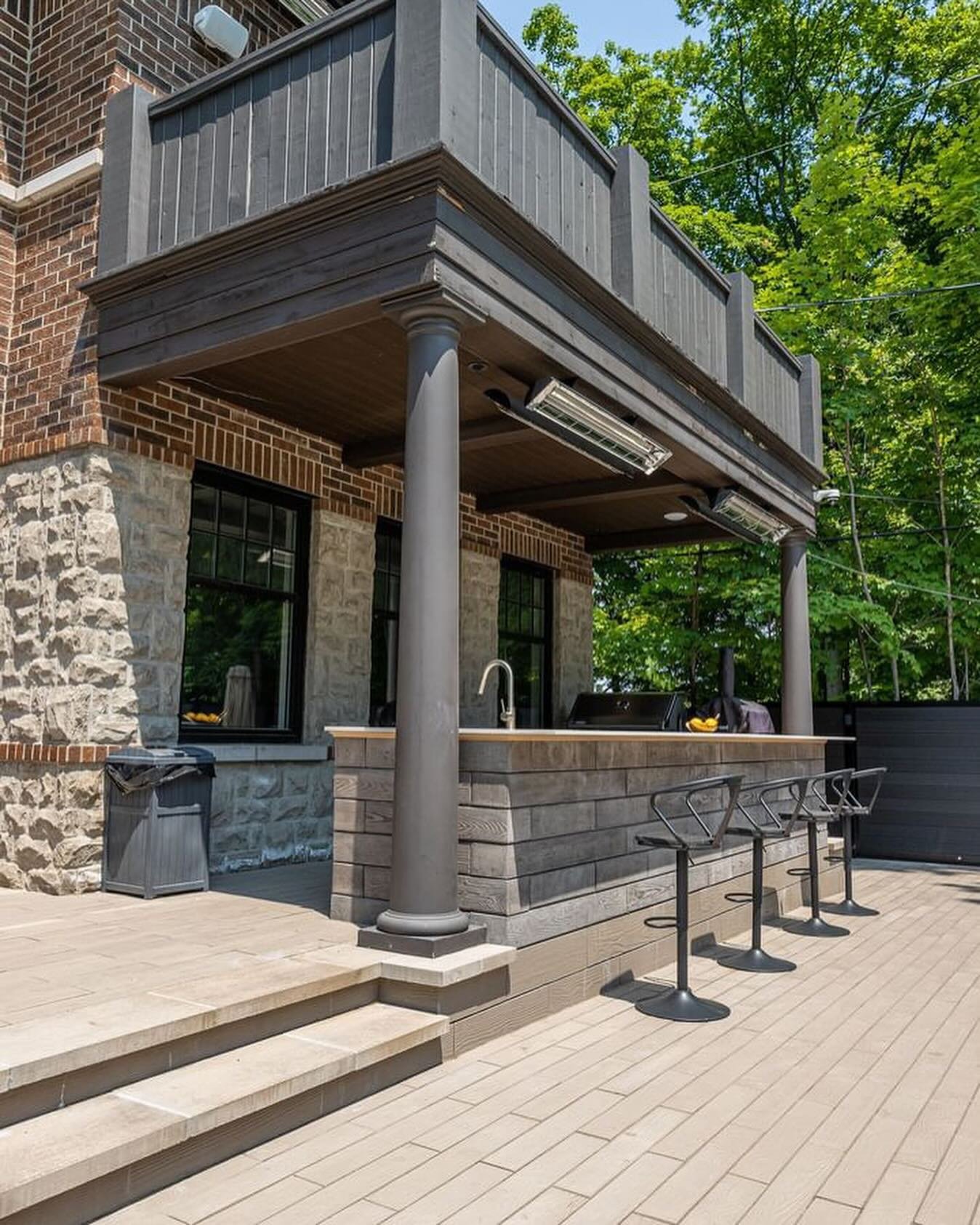 Carousel post from techobloc.