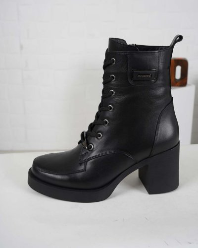 Carousel post from ossoshoes.
