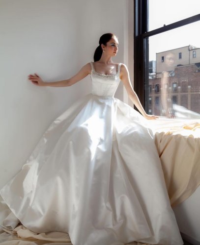 Carousel post from jolibride.