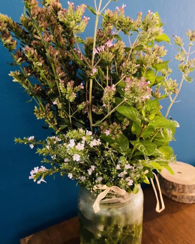 Carousel post from miditreizepontarlier.