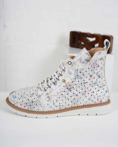 Carousel post from ossoshoes.