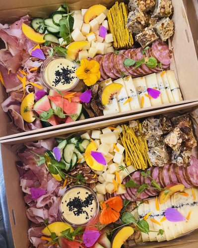 Carousel post from miditreizepontarlier.