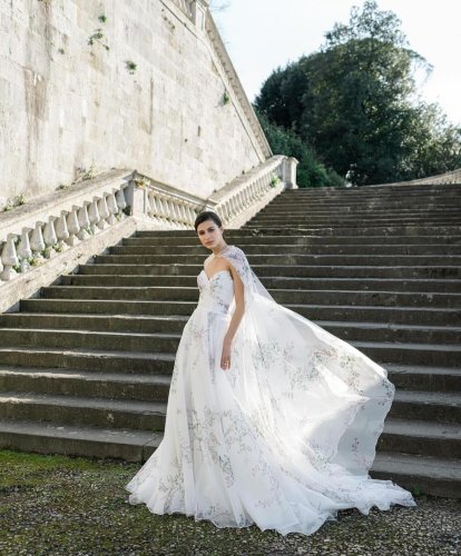 Carousel post from jolibride.