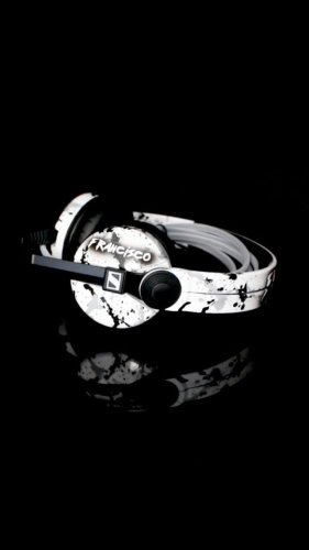 Video post from customcans_headphones.