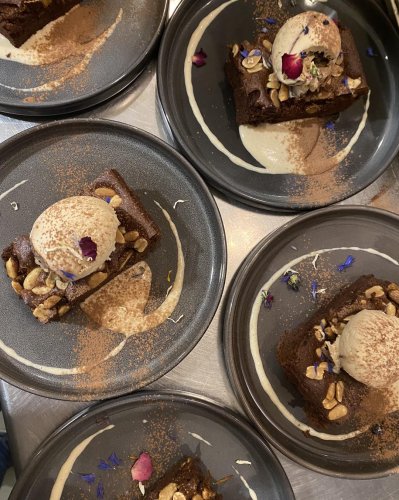 Carousel post from miditreizepontarlier.