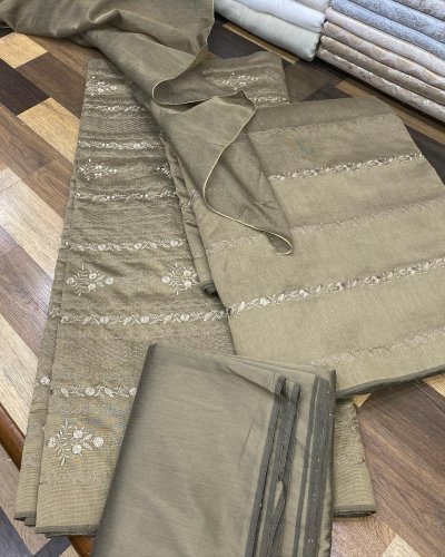 Carousel post from akbar_fabrics_.