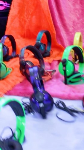 Video post from customcans_headphones.