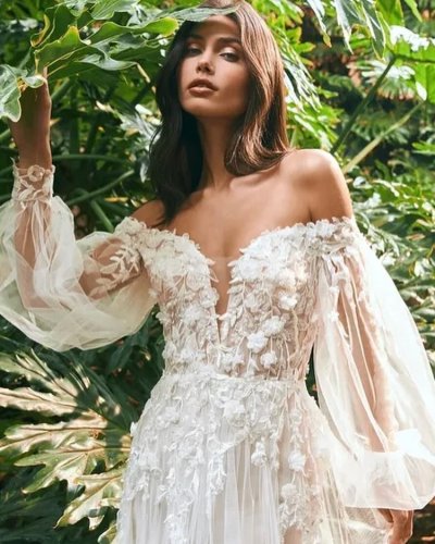 Carousel post from jolibride.