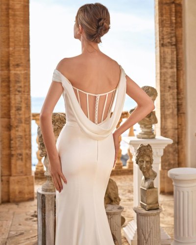 Carousel post from jolibride.