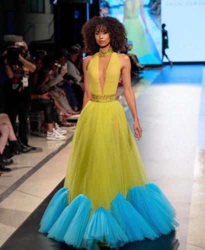 Carousel post from jolibride.