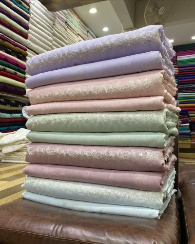 Carousel post from akbar_fabrics_.