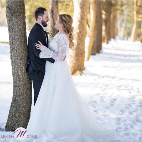 Carousel post from thecurvybridenj.