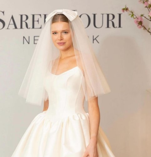 Carousel post from jolibride.