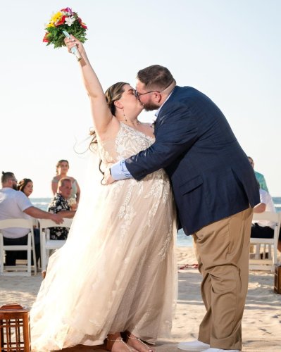 Carousel post from thecurvybridenj.