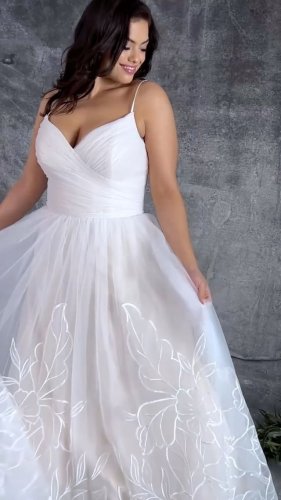 Video post from thecurvybridenj.