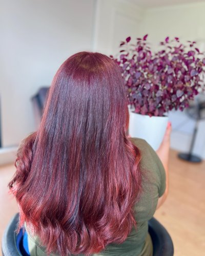 Carousel post from trindadehairstylist.