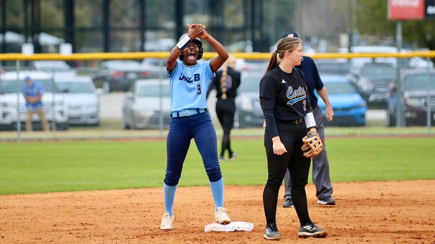 Carousel post from uscbsandsharks.