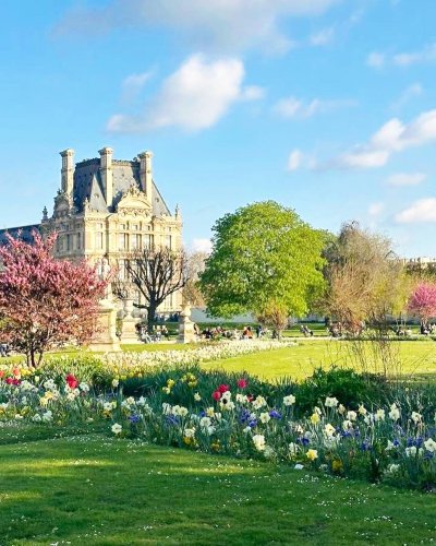 Carousel post from margaritabloom.