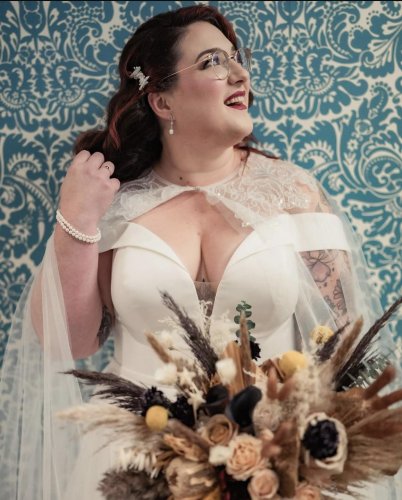 Carousel post from thecurvybridenj.