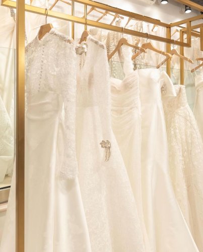 Carousel post from jolibride.