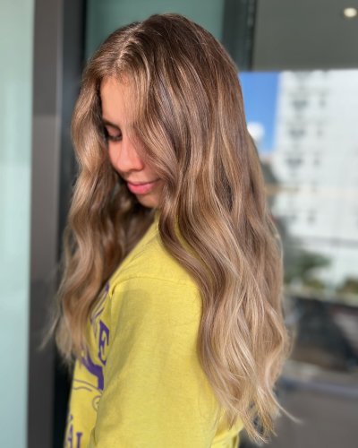 Carousel post from trindadehairstylist.