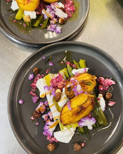 Carousel post from miditreizepontarlier.