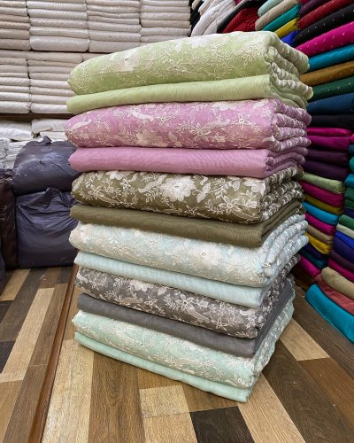 Carousel post from akbar_fabrics_.