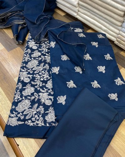 Carousel post from akbar_fabrics_.