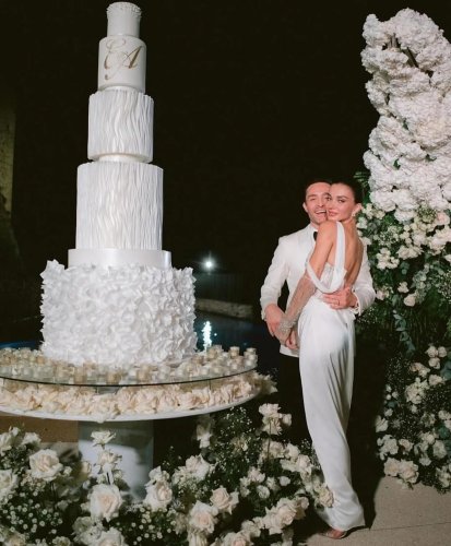 Carousel post from jolibride.