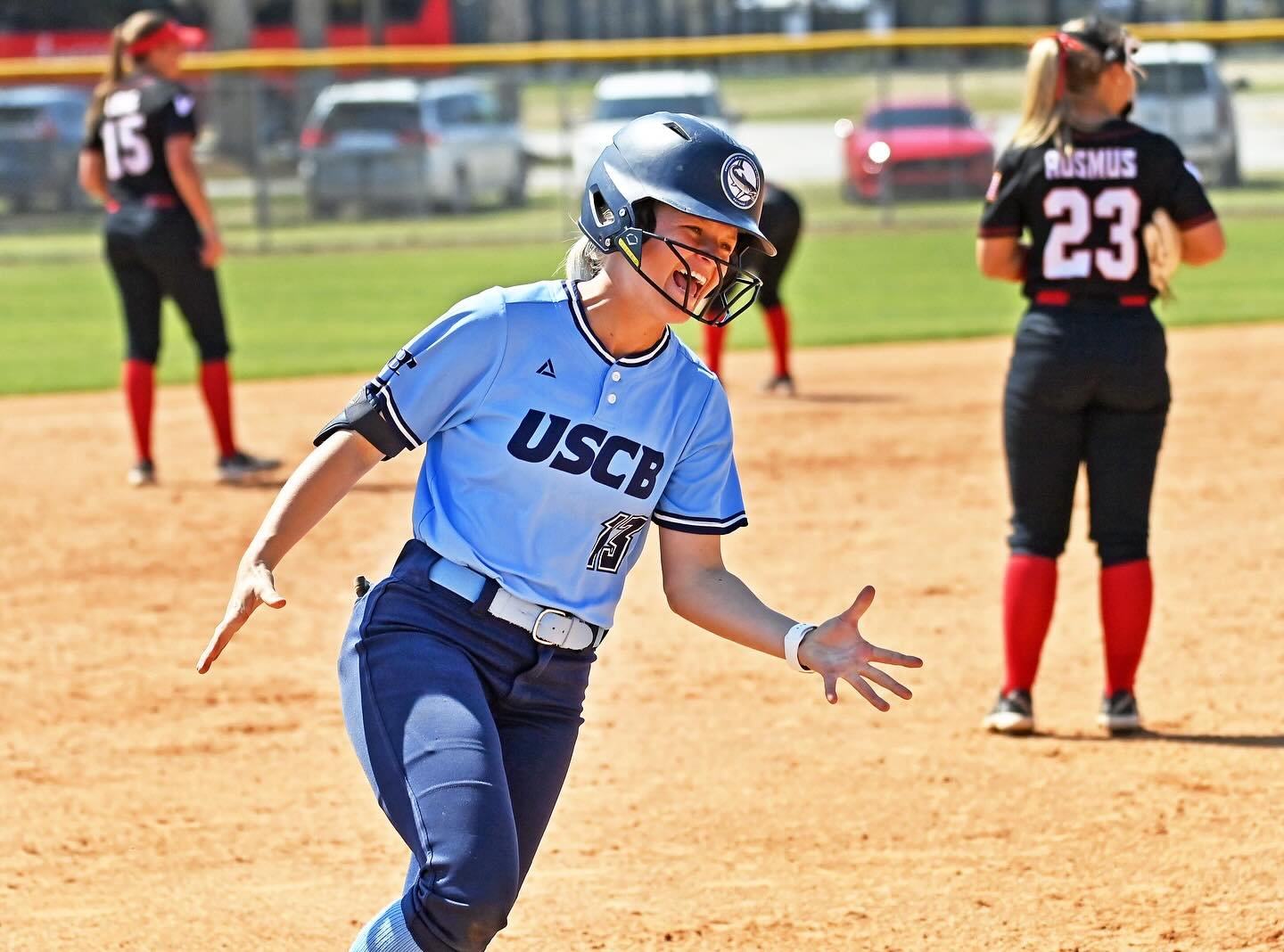 Carousel post from uscbsandsharks.