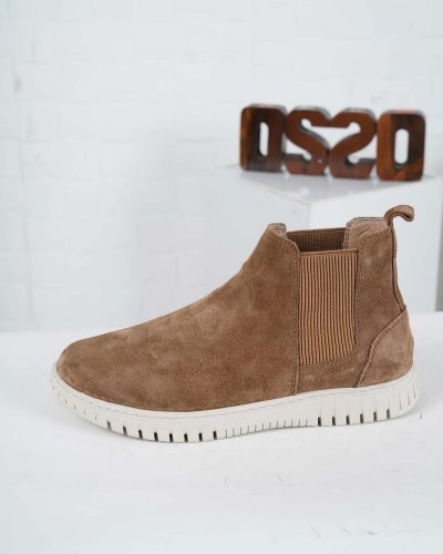 Carousel post from ossoshoes.