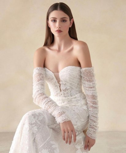 Carousel post from jolibride.