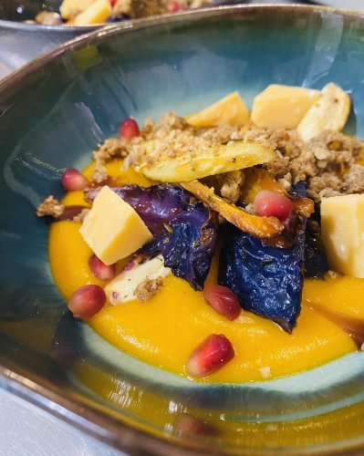 Carousel post from miditreizepontarlier.