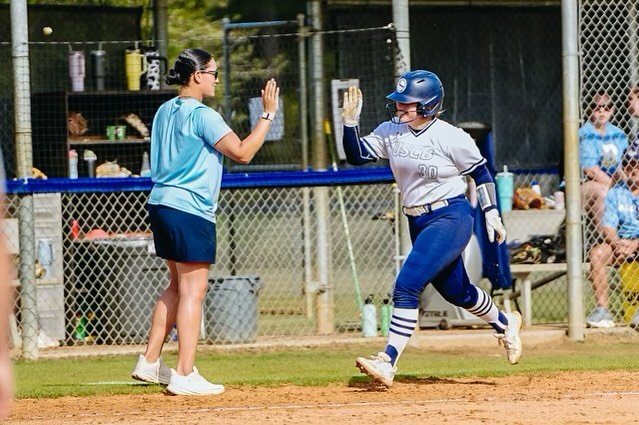 Carousel post from uscbsandsharks.