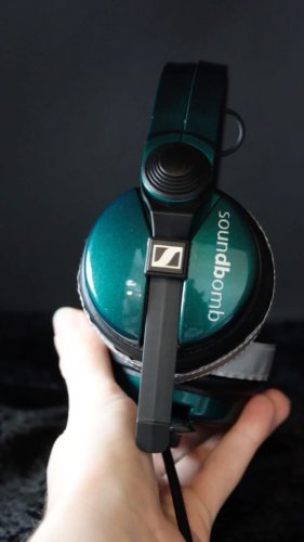Video post from customcans_headphones.