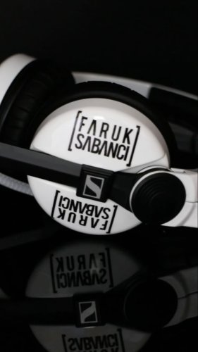 Video post from customcans_headphones.