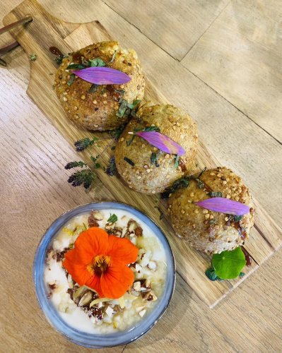 Carousel post from miditreizepontarlier.