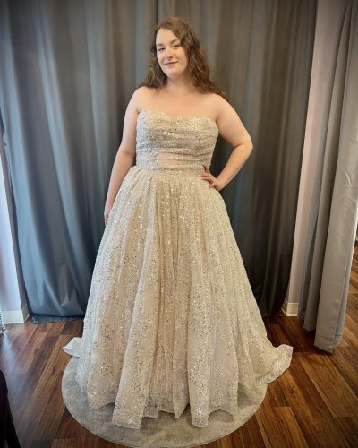 Carousel post from thecurvybridenj.