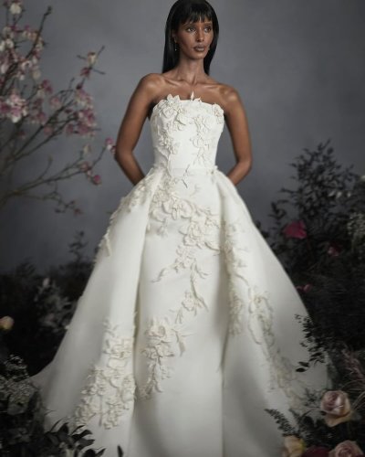 Carousel post from jolibride.