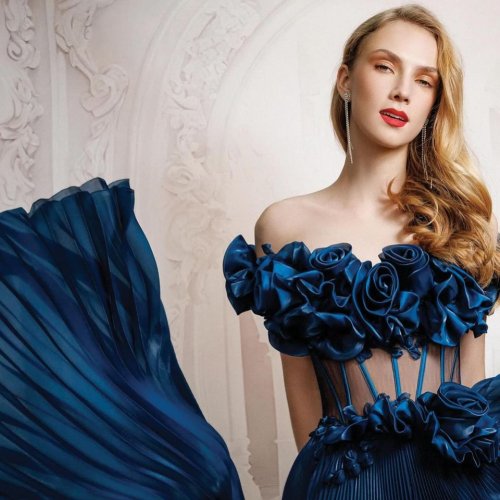 Carousel post from jolibride.