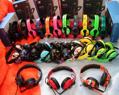Photo post from customcans_headphones.