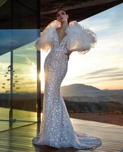 Carousel post from jolibride.