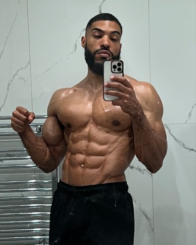 Carousel post from ph_gains.